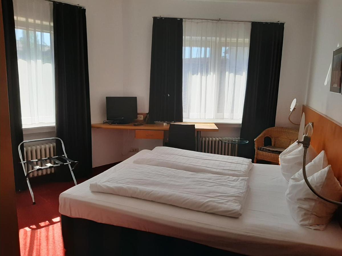 Sleep & Go! Self Service Rooms With Community Kitchen ニッテル エクステリア 写真