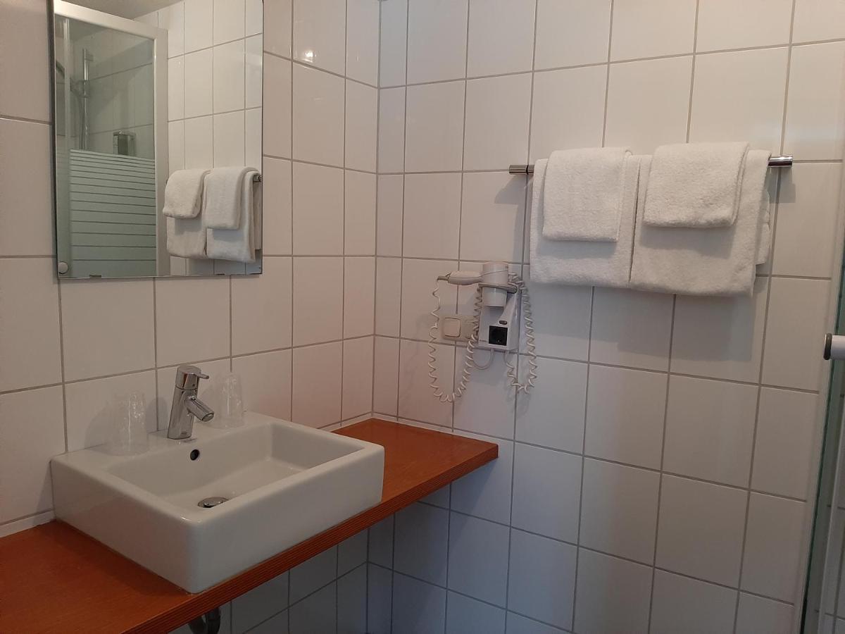 Sleep & Go! Self Service Rooms With Community Kitchen ニッテル エクステリア 写真